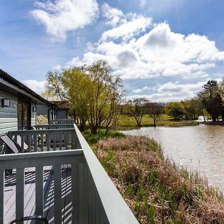 The Vale Golf & Country Club Villa Bishampton Bagian luar foto