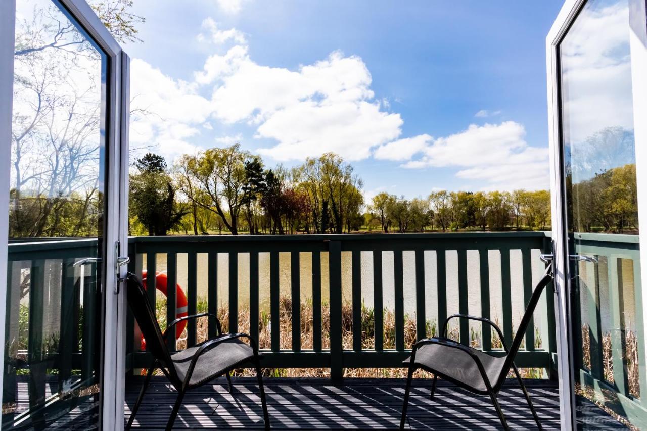The Vale Golf & Country Club Villa Bishampton Bagian luar foto