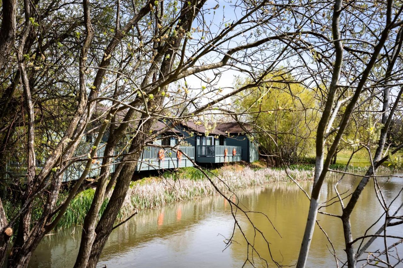 The Vale Golf & Country Club Villa Bishampton Bagian luar foto