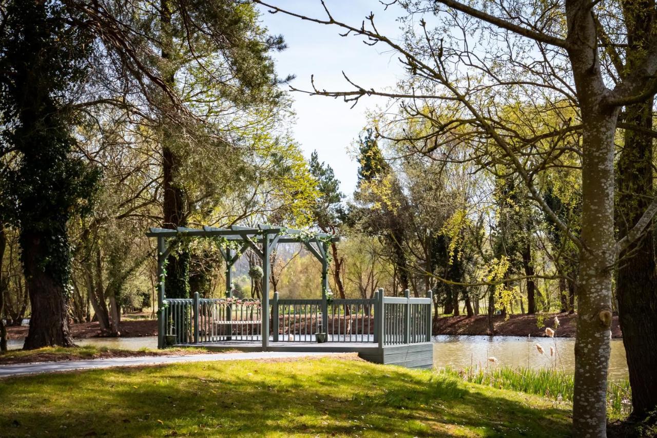 The Vale Golf & Country Club Villa Bishampton Bagian luar foto
