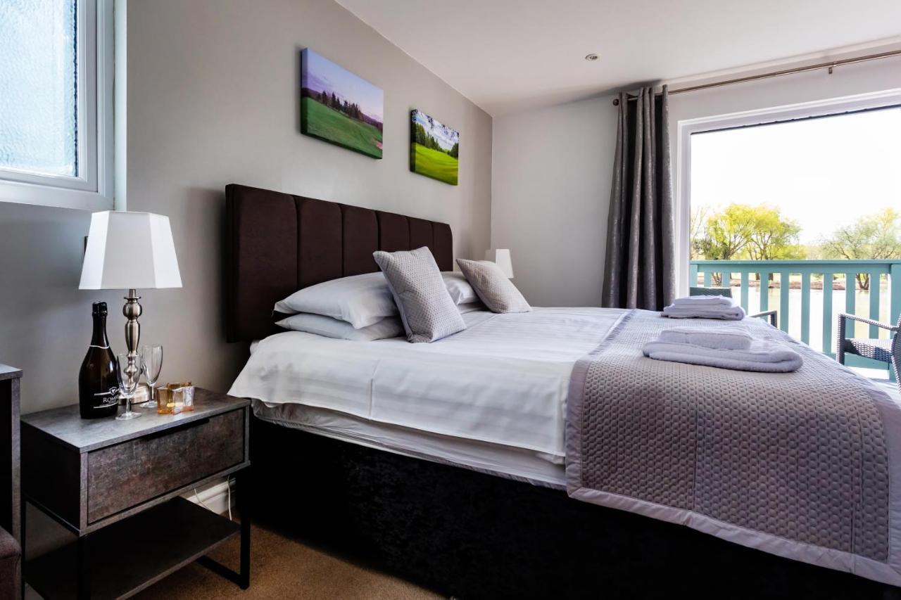 The Vale Golf & Country Club Villa Bishampton Bagian luar foto