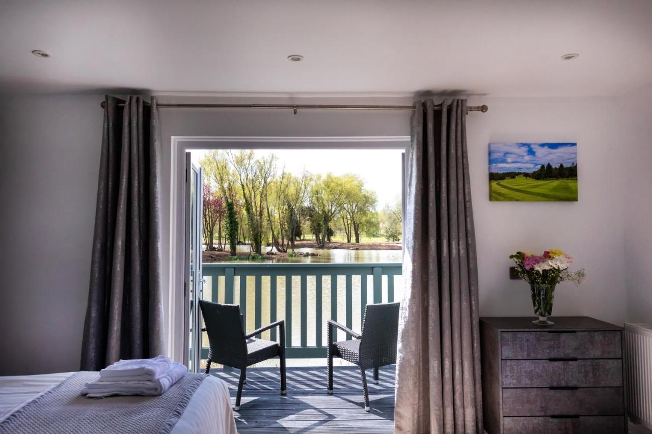 The Vale Golf & Country Club Villa Bishampton Bagian luar foto