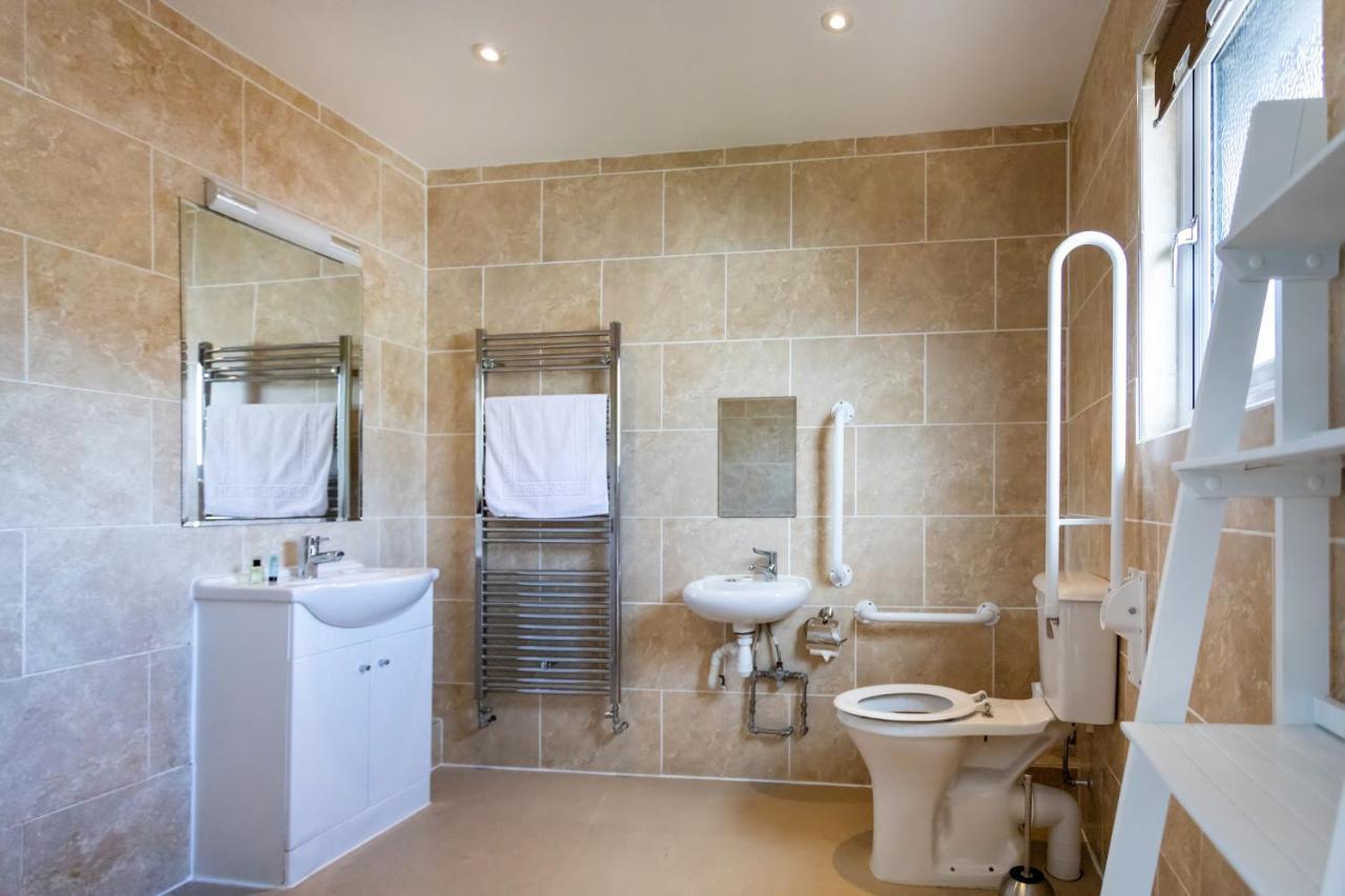 The Vale Golf & Country Club Villa Bishampton Bagian luar foto