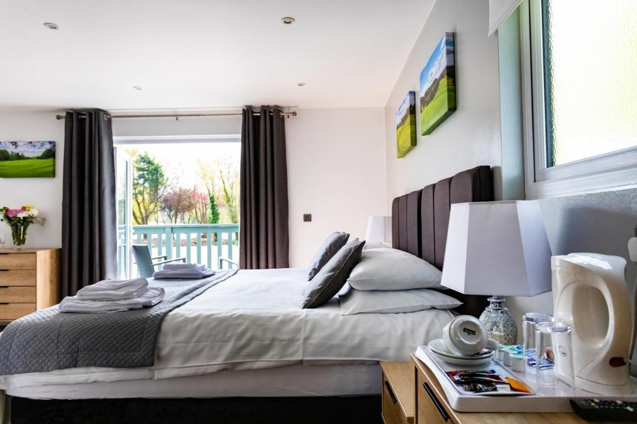 The Vale Golf & Country Club Villa Bishampton Bagian luar foto