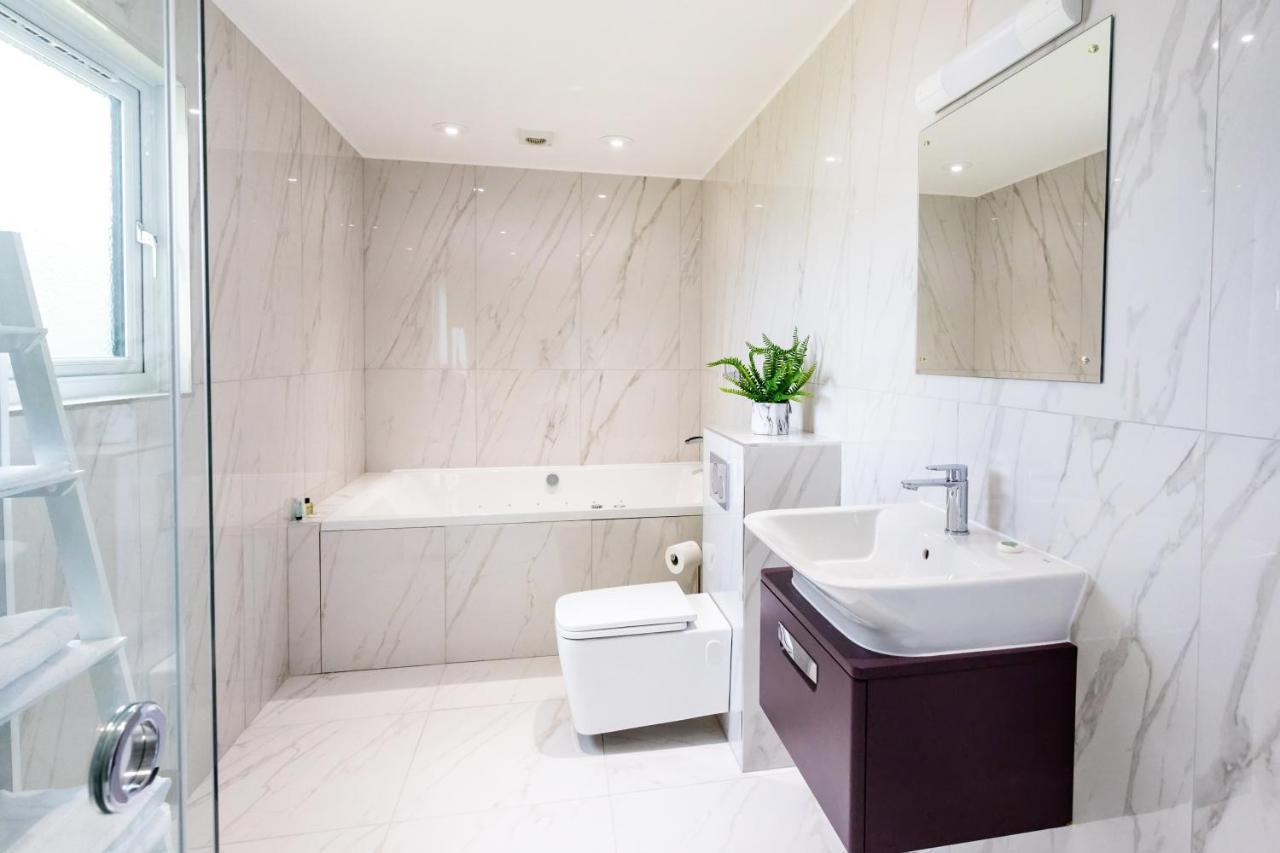 The Vale Golf & Country Club Villa Bishampton Bagian luar foto